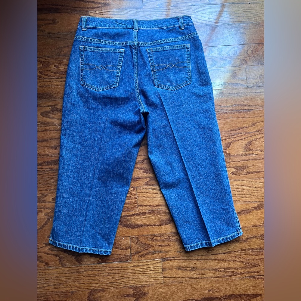 Faded Glory Women's Cropped Blue Jeans - Picture 2 of 3